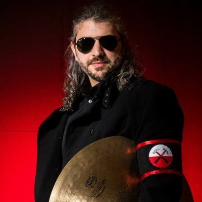 Músico, baterista, saxofonista e professor. Fotógrafo e aeromodelista nas horas vagas!