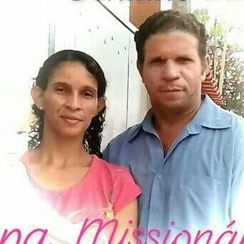 Pastor Donizete Chagas e a esposa Bispa Missionária Adriana Fonte levando uma palavra de Deus para o seu coração. Deus é a resposta de todas as coisas.