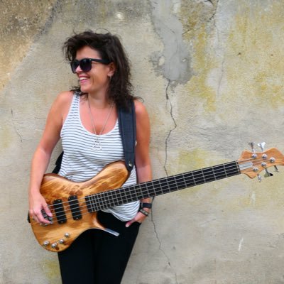 Bassguitarist, double-bassplayer, singer, composer, teacher, arranger. Jazz, pop, theatre. More info and album 'Still Listening' on website! Member of RLG.