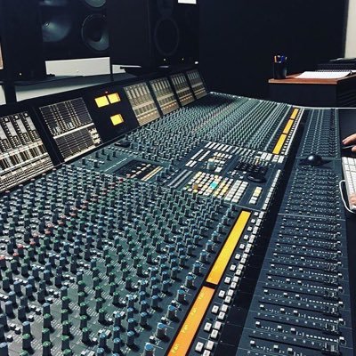 Songwriter/Producer/Mixing Engineer/ 歌ってみたやラップのMixやります。1曲3000円からー。気軽にお問い合わせください。本垢 @NEIS_RVNLSOUND