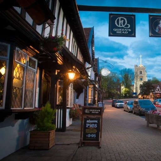 The Queen’s Head is Pinner's Oldest Inn. A lively pub serving a great range of 14 different beers and fantastic pizzas.