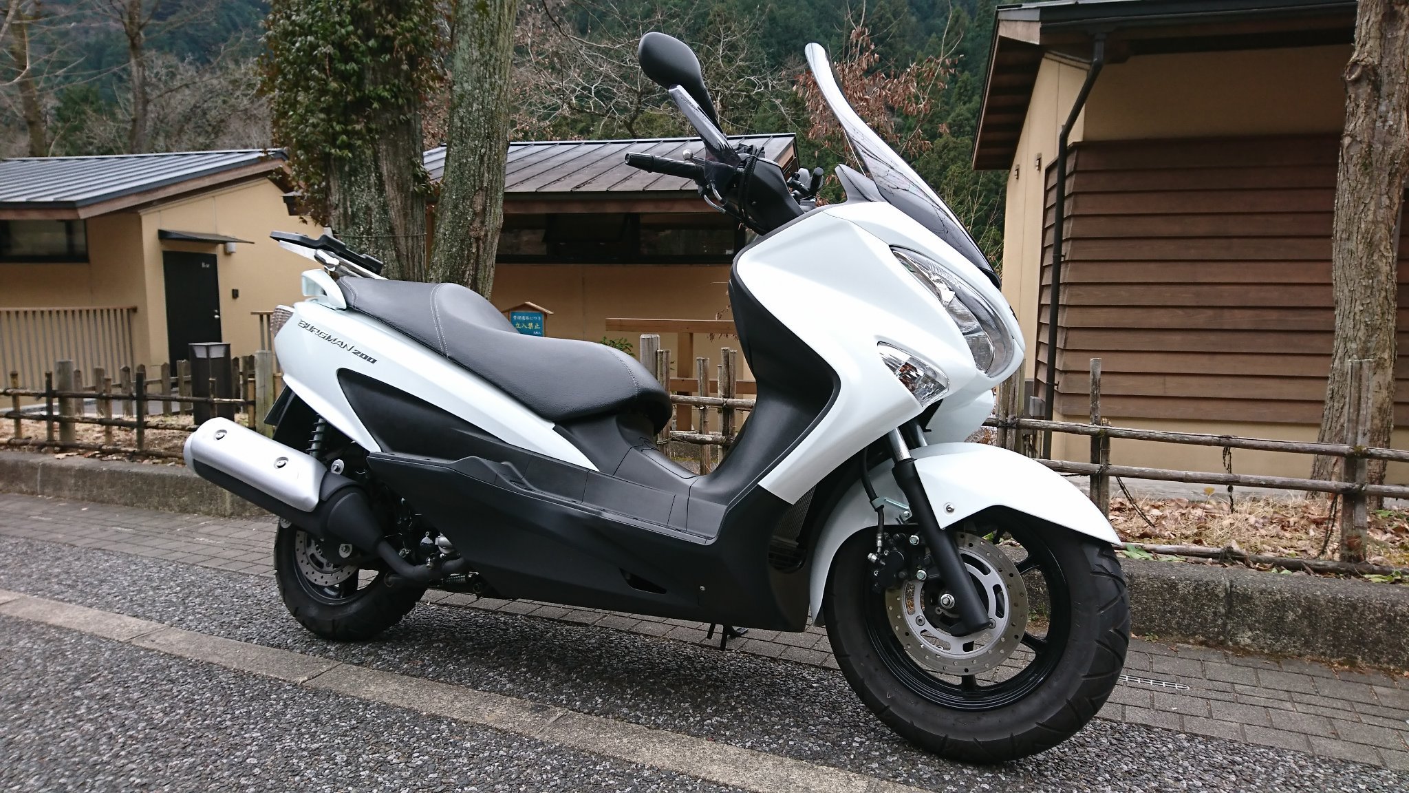 burgman200&reble250乗り。ギア車に乗ったことがない状態で大型二輪免許とちゃった。チビ(155cm)。
人見知りのためこっそりフォローすみません。
motoGP好き(推しは42.79.35...more)
人生の大事な日はいつも☔な雨女。
バイク垢のはずが、手芸垢になりつつあります