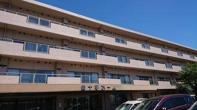 東京都東村山市にある特別養護老人ホーム、白十字ホームです。同じ敷地内に白十字病院があり、医療体制にも恵まれた環境です。「となりのトトロ」に出てくる七国山(実際は八国山といいます)の麓にあります。