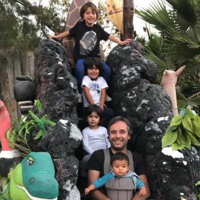 Papá de Martín, Joaquín, Diego y Tomás; +1 de Claudia. Gerente Sustentabilidad FCh