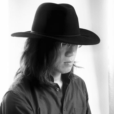 うつろいゆく時間の中で、存在し続ける物は何も無く、そんな儚い光と一瞬の時間達を僕は、写真だったり動画にしてる感じです。 leica、フォトグラファー。ビデオグラファー。(有償)ご依頼はDMへ https://t.co/3fPIWcOcfJ ノート https://t.co/y9opOs5mVY