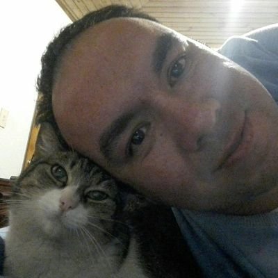 mauroelizalde's profile picture. Todos los monstruos son humanos