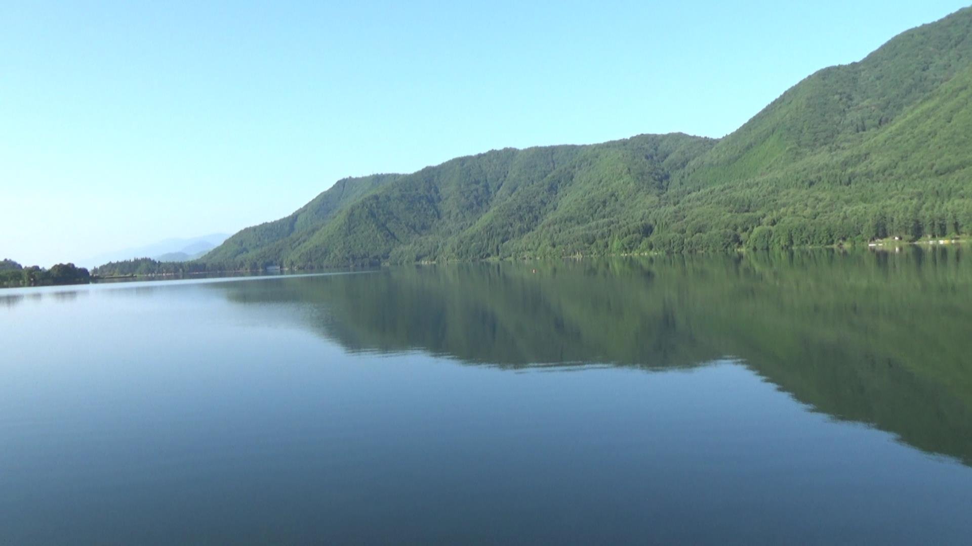 鉄道と高速バスと温泉が好きです。写真は木崎湖です。