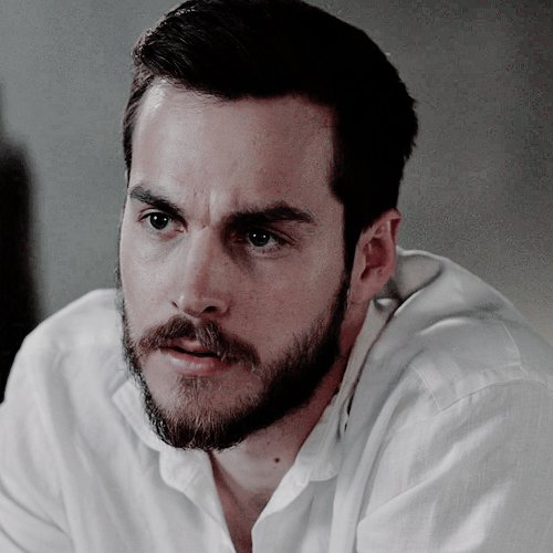 24 ❑ ; «Hey мιѕтer polιceмαɴ» ❝I'm a goner, somebody catch my breath❞
❴▸Cold as ιcε, intense as ƒιяε❵
ասատրյան family. #cursedtownrp