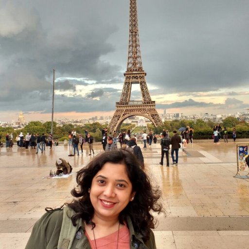 Ardent Bollywood follower , a complete foodie and a fashion enthusiast