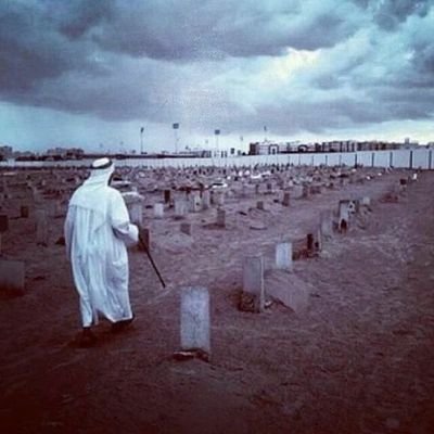 إِنَّما أَعِظُكُمْ بواحدة :
إن العاقل من راقب العواقب،والجاهل من مضى قُدُماً ولم يراقب..كم يوم غابت شمسه وقلبك غائب !.وكم ظلام أُسبل ستره وأنت في معاصي وعجائب!