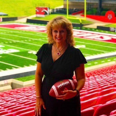 Broker/owner of United Country-Scenic Rivers Realty,serving NE ARK.Huge Cardinals fan,Saints fan,biggest RedWolves fan ever! 1st female Coach in FBS history!