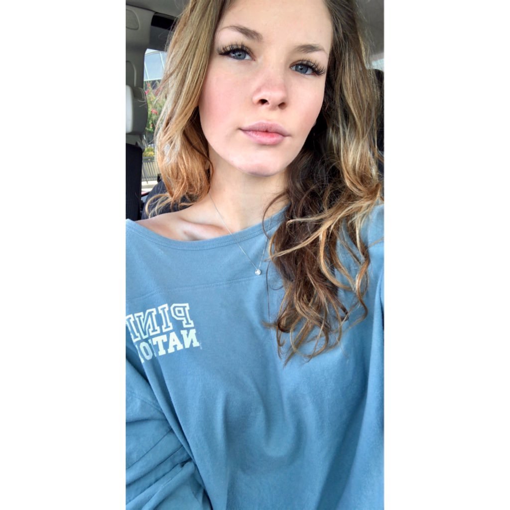 _Savvy_Sav_'s profile picture. hot springs || dog mom || virgo || lover of all things hip hop