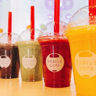 ট ইট র Fabiuscafe Fabius Cafe 原宿 Harajuku Smoothie 春カラー スムージー Logo バルーン 足下は 芝 です Green すっきりフルーツ青汁 T Co Eoxj0zoy5z