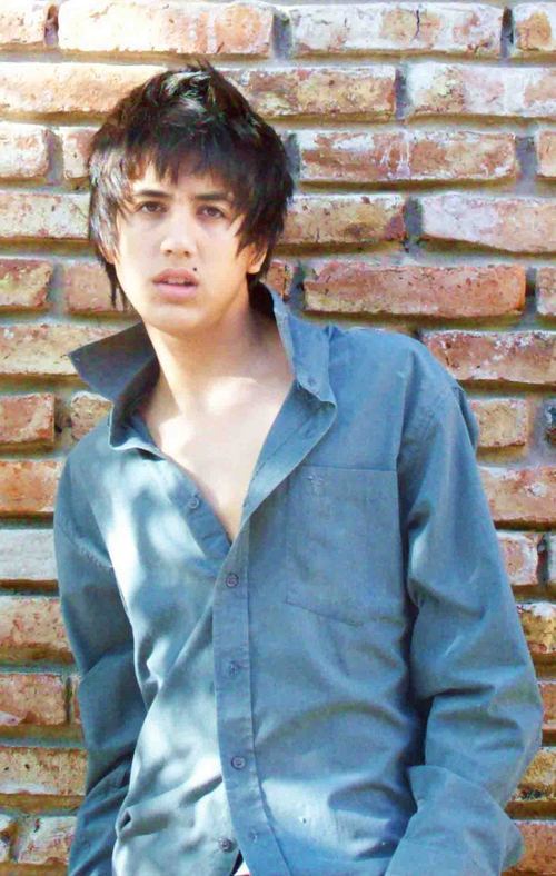 Me llamo Cristofer Leonardo M. 16 años, si queres saber mas sobre mi Buscame en facebook: Cristofer leonardo