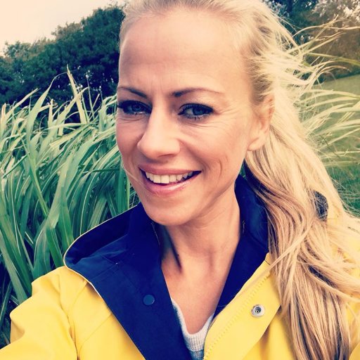 AnnekesWelt's profile picture. Your @wettercom & @sat1 weather girl.  (Ich mache das Wetter nicht wirklich selbst, aber psssst!)