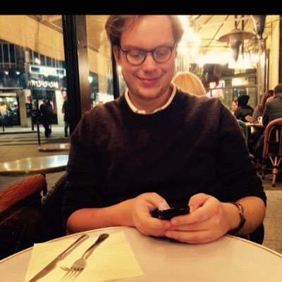 Cand.scient.pol. Frankofil tubaist i fritiden.