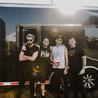 Just a simple fansite for the band All Time Low. Owned by @24FloorsOnMars, @BustedBitchx, and @hayleyackles_
