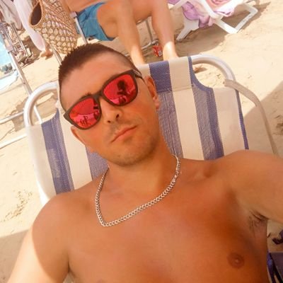 Soy feliz porque aprendí que no necesito a nadie para correr,bailar,gritar,reír y disfrutar mi vida al máximo.INSTAGRAM fran_pancho69.adoro el sonido HARDCORE.
