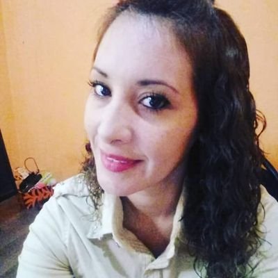 Mujer de 35 . Profesorado en  Economia y gestion  en Secundaria.