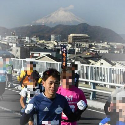 フルマラソン完走歴7回 （湘南、千葉アクアライン、姫路、神戸、徳島、奈良、愛媛）PB は4時間18分 。フルマラソン10大会完走が目標。ちなみにハ－フマラソンは3回の完走歴。球技好き、温泉好き、箱根駅伝好き、コ－ヒ－とポテチも好き、美味しいもの食べるの好き、勉強は苦手。フォロー大歓迎です😊よろしくお願いします😊