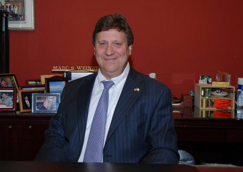 MarcWeinbergMD's profile picture. kininmd                                              Marc Weinberg (MD,FACP,FASN, FAHA) is a Clinical Professor of Medicine at Boston University Medical School