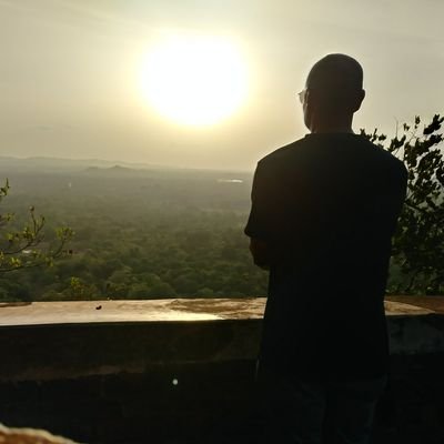 DeeBradLee's profile picture. 