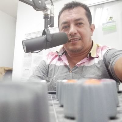 Periodista, Comunicador Social, Productor de Radio y tv.