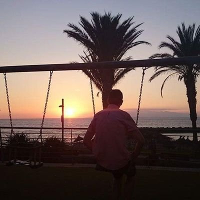 ben21089's profile picture. Leeds utd fan - #sli 
Works hard - plays harder