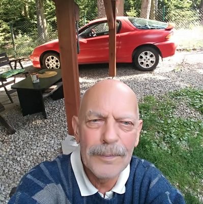 https://t.co/xrt6CO9QeO Potsdam Schule und Abi.Juli '58 Flucht nach Westdeuschl.Wehrdienst auf Gorch https://t.co/8WwBw73I68.27 Jahre in Chemie gearbeitet.Lebe in Südböhmen und Karibik