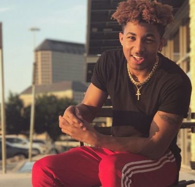 LacraeW's profile picture. I want a cute 👻long relationship where everyone is like damn they’re still together?😄.