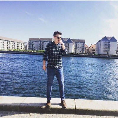 LetItDeeej's profile picture. 21. Physiotherapist.