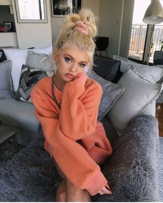I love Loren with all my heart and I love all angels.💘♡
 Im a fan page of Loren on Instagram,  go follow me (lorengray.myworld)😀💘 
I hope Loren notice me😭💗