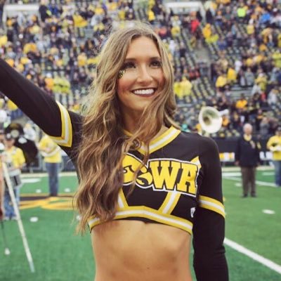 izzzyyxo's profile picture. sc: isabel_berg// u of Iowa '21💛