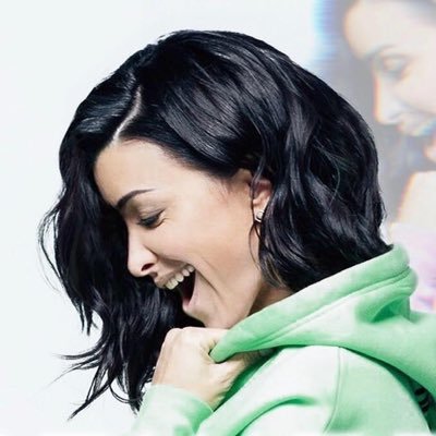 @JeniferOfficiel : Chanteuse | Tournée dès 2019 : https://t.co/cl2S7vVUS3 | Album #NouvellePage (26/10) : https://t.co/Z72bGt0Qks