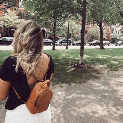 mikmayla's profile picture. i feel uncomfortable