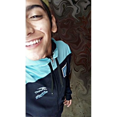Amar es darle a otra persona el poder de destruirte y confiar en que no lo hará🍃