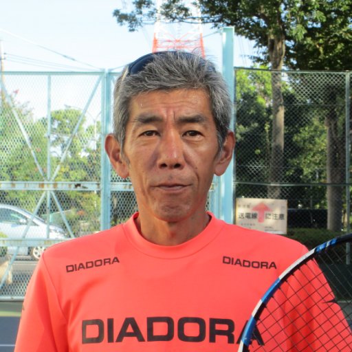 江戸川区在住の53歳。還暦までカウントダウン中。 家族みんながテニス大好き一家です。高校2年生♂、中3♂、小6♀ 3人の子供たちと妻との5人で、週末の家族テニスで汗を流してます!