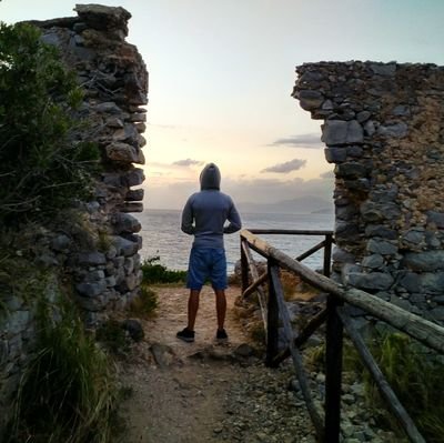 ApolloDianto's profile picture. Linguist and classicist //    
Amateur actor //    
Poet about life's inspiration //    
Tech passionate //