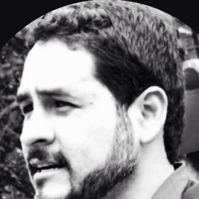 Antropólogo, Máster en Intervención Social en Sociedades del Conocimiento , postulante a PhD Antropología Cultural ,