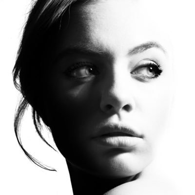 alyaveziryan's profile picture. 