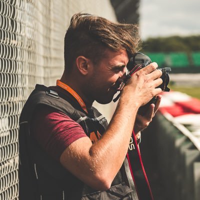 photographer of all things... https://t.co/ukD7XS4Whz