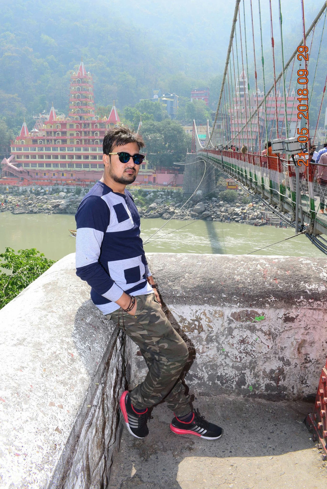 #Pursuing M.A (History) from IGNOU.😄
#GRADUATE from D.U.💂
#Struggling to become a profitable Trader.. 😂  #Learning Trading.. 👅
Loves Poems and Shayri's.. 💗