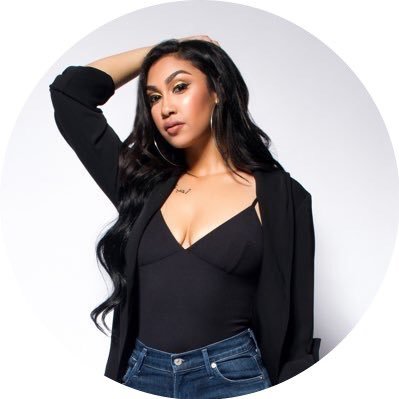 #ROYALTYSQUAD •2M On YouTube 🎬 Singer/Songwriter of Medicine 🎤 IG @Queennaija 🏆