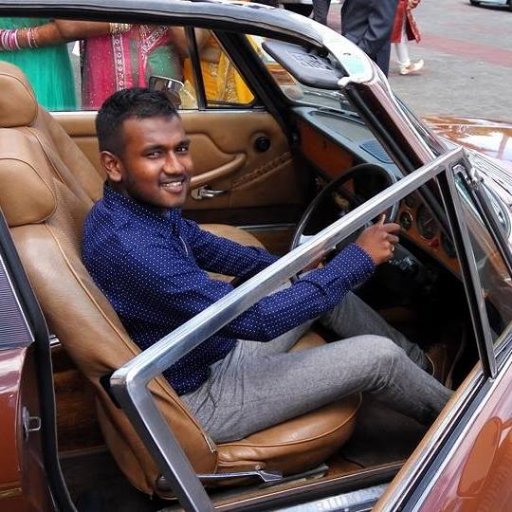 othandee's profile picture. 😉