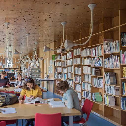 Compte officiel de la Bibliothèque de l'Ecole Supérieure d'Art & de Design (ESAD) de Valenciennes. Ici, on twitte actualités Art, Design,& bien d'autres choses!