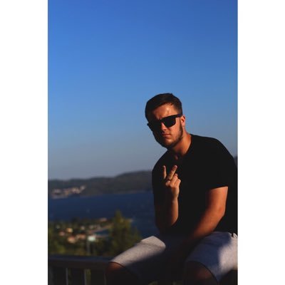 Tez1ah's profile picture. (i also go by Dxgital for photography)