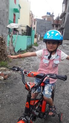 लागेको र जानेको कुरो लेख्न मन पराउछु, पहिलापहिला कहिले काही पत्रपत्रीकामा नि लेख्ने जागर गर्थे आजकल अल्छी भाछु त्यै भर टविटरा आछु ।