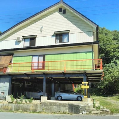 初めまして Guest House Hostel 遊来〜yukuruのFacebookとTwitterの管理人をしております‼️2018年8月10日に長野県飯山市に素泊まりタイプのゲストハウスをオープン致しました 最大12名の小さなお宿ですが 四季の景色が綺麗で 食べ物も美味しい飯山市へ遊びに来ませんか？