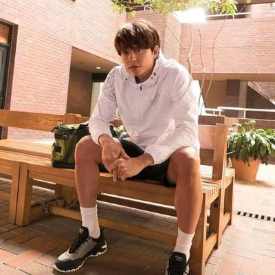 tkllmnsd's profile picture. i fall for anxiety & depression.