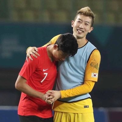 국가대표❤️프리미어리그⚽️ 축구알아가는중⚽️ 9/7 고양 9/11수원 둘다가요! 맞팔환영합니다👍 같이 직관하실분도 환영!!